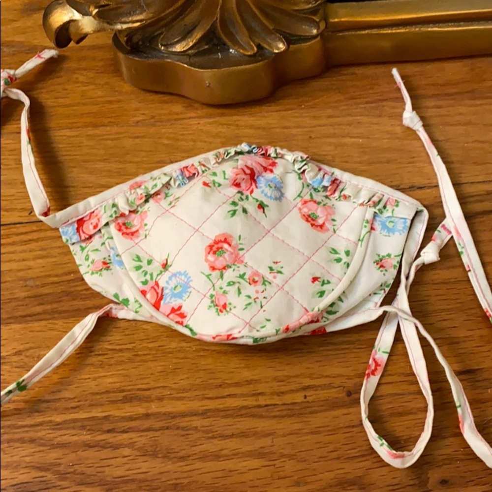 Floral Ruffled Face Mask with filter pocket